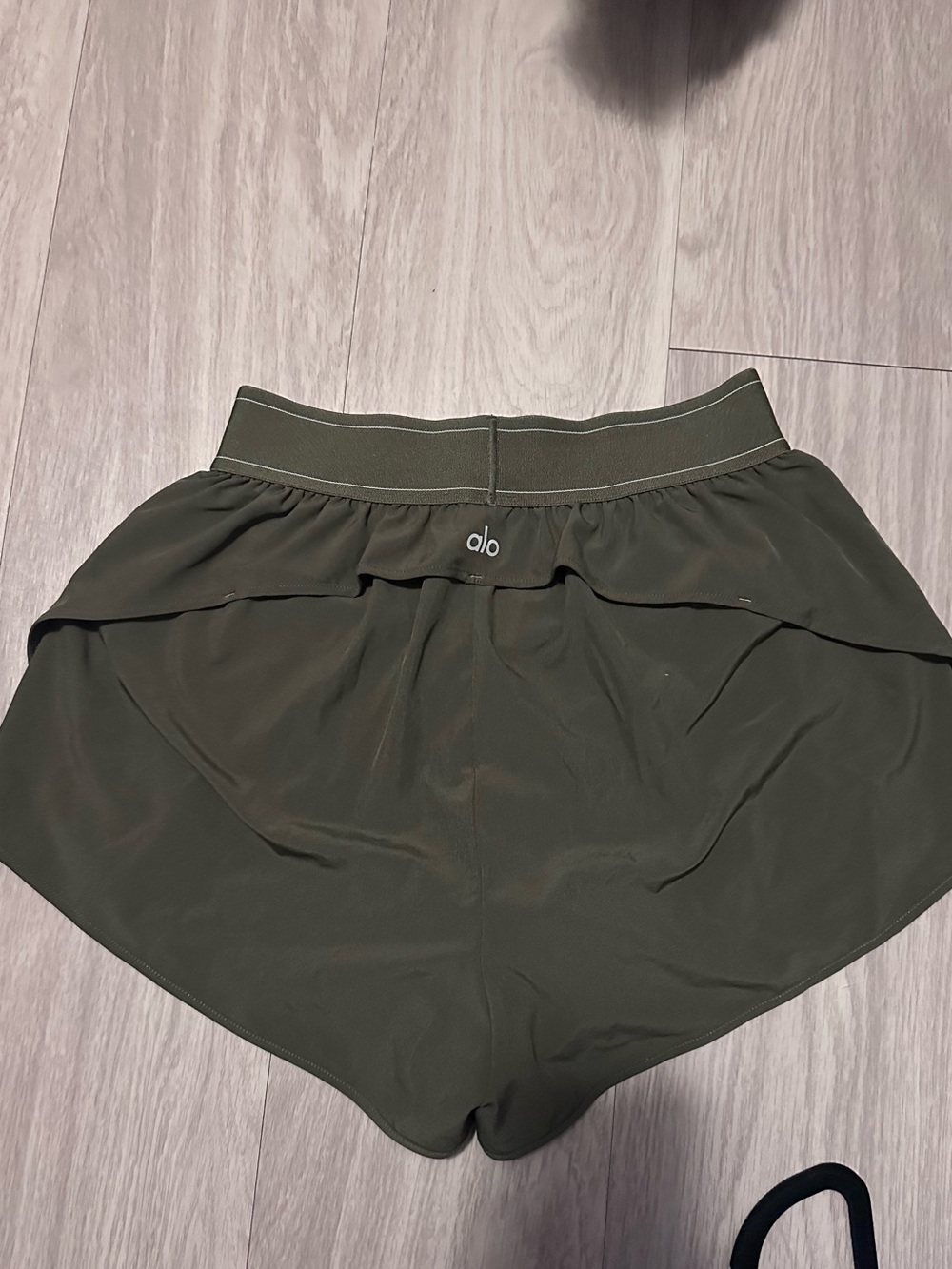 Alo Yoga Match Point Running Shorts - Picture 3 of 3